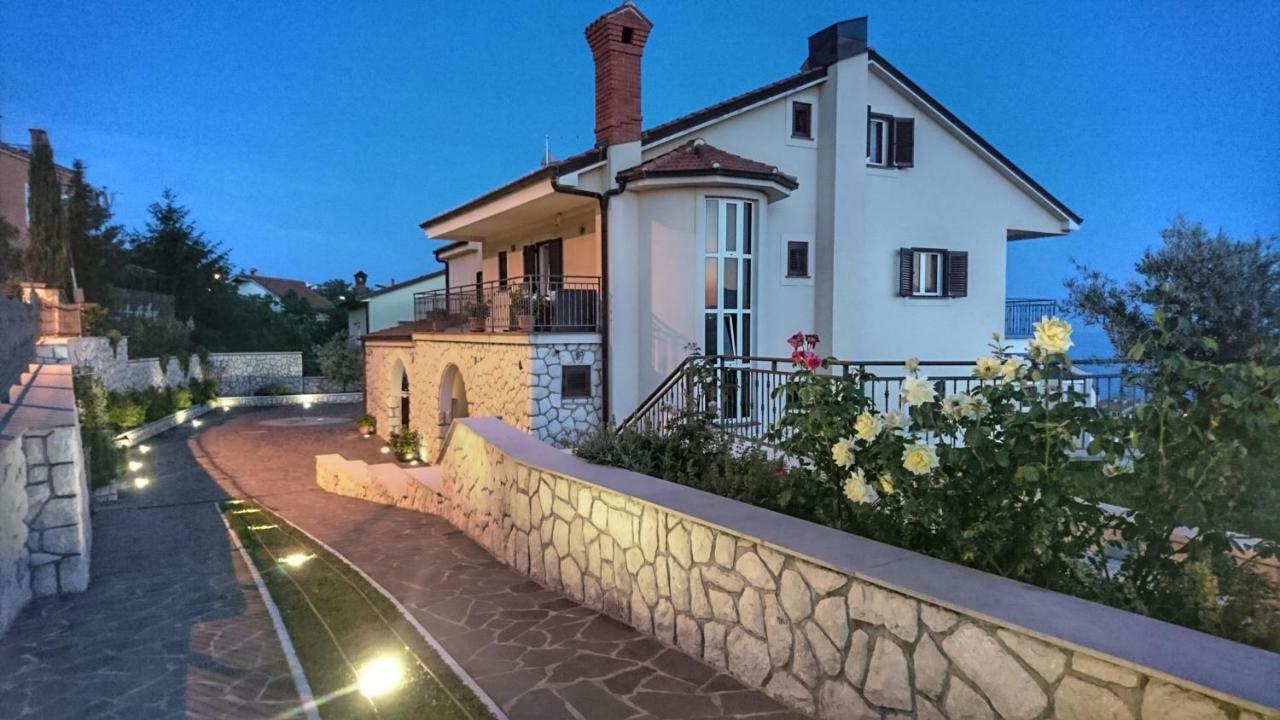 Studio Apartment "Brigita",Parking With Gate Rijeka Ngoại thất bức ảnh